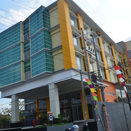 Edu Hostel Yogyakarta Exterior photo