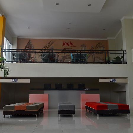 Edu Hostel Yogyakarta Exterior photo