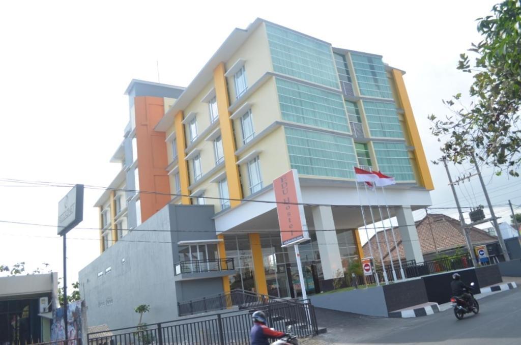 Edu Hostel Yogyakarta Exterior photo
